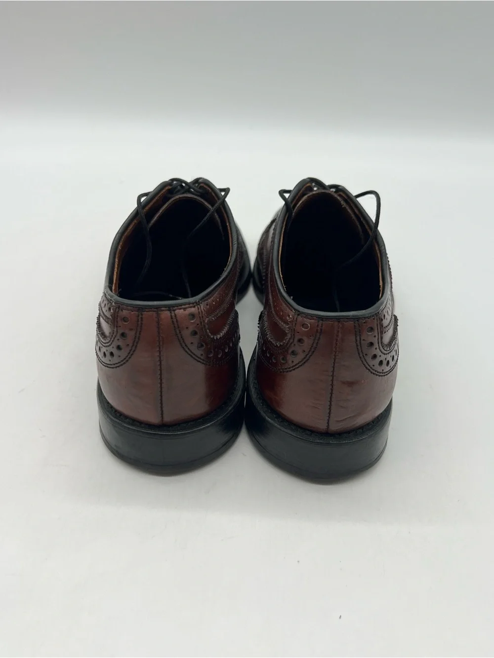 Allen Edmonds McAllister Men 7.5D Burgundy Leather Wingtip Oxfords Dress Shoes.